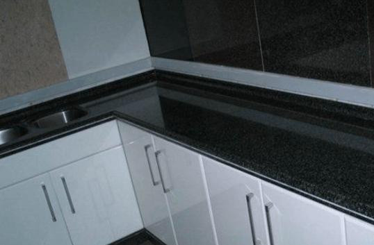 它才是廚房操作臺面的最佳材料！你家選對了嗎？