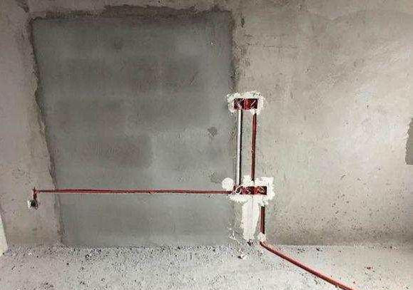 找熟人做的電路，地走斜線，墻開橫槽，省了不少錢！